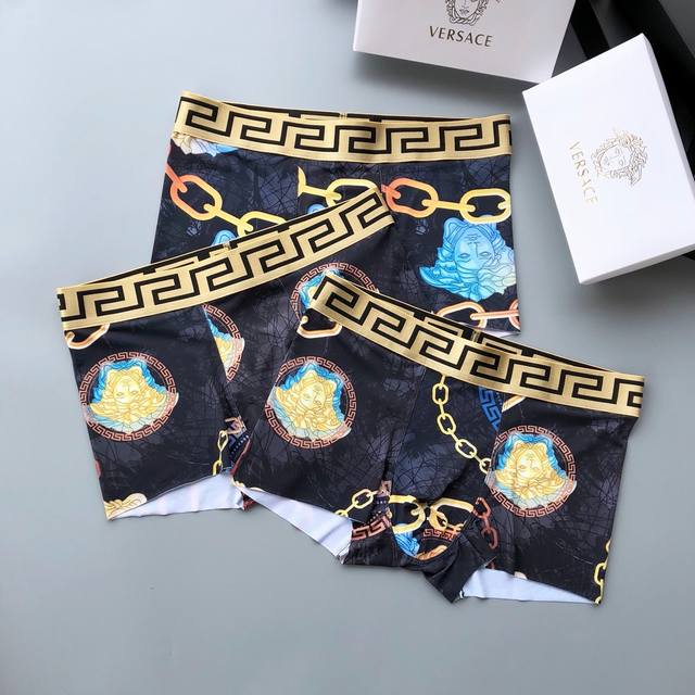 潮！Versace 范思哲 永恒美杜莎！时尚首选 采用高进口牛奶丝 轻薄透气丝滑舒爽健康 一片式无痕裁剪 穿着无束缚感 触感柔软亲肤，细柔透气，线条流畅，亲肤舒