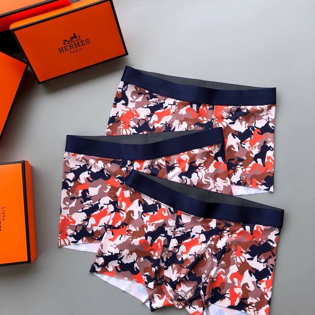 时尚新品！潮男必备！Hermes 爱马仕 ！采用高进口牛奶丝 轻薄透气丝滑舒爽健康 一片式无痕裁剪 穿着无束缚感 触感柔软亲肤，细柔透气，线条流畅，亲肤舒适如第