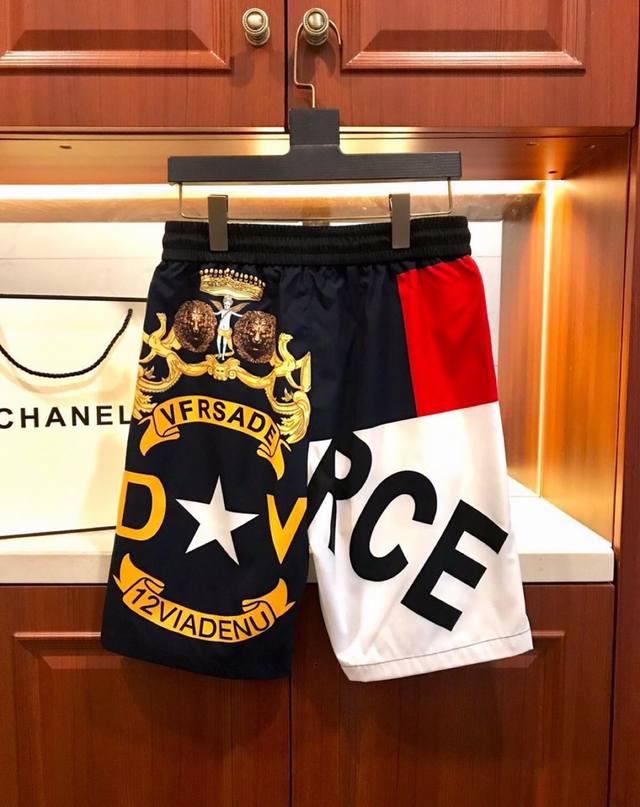 特价 Versace 范思哲 夏季新款沙滩裤 采用进口定制面料 透气 轻薄 光滑手感 超清晰3D数码印刷制作 腰部定制螺纹设计 腰围可伸缩大小 M-3Xl 可穿