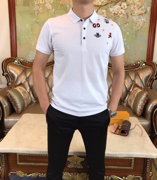 古。奇 夏最新款，专柜爆款推荐，纯棉面料！丝滑透气！款式百搭，面料手感极佳，车工走线整齐、做工无可挑剔，上身超级帅气！48-56 M-3Xl 最大穿190斤 下