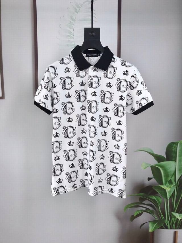 Dg 杜嘉 班纳 官方原版 专柜在售翻领polo衫T恤！巴黎时装周走秀款，优质进口丝光珠地面料、极具吸汗透气细腻柔软、极致贴身体感、原厂做工精美刺绣图案完美工艺
