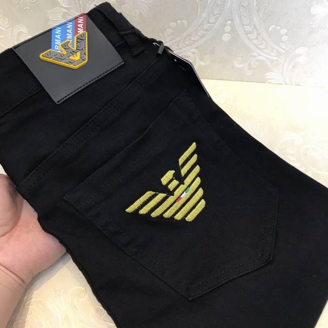 A*J 阿玛尼 2680Ss春夏原版新款男士长款牛仔裤 时尚潮流韩版男士修身小脚牛仔裤～微弹力纯棉面料透气柔软！这个夏天最火热吸睛神器！款式新颖时尚独特！专柜尺