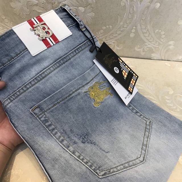 B*Ur 巴宝莉 2680Ss春夏原版新款男士长款牛仔裤 时尚潮流韩版男士修身小脚牛仔裤～微弹力纯棉面料透气柔软！这个夏天最火热吸睛神器！款式新颖时尚独特！专柜