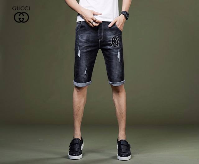 店主力荐！主推爆款！ 古奇 最新款专柜同款首发！高端时尚牛仔短裤 上身瞬间变欧巴！，简约时尚的三维裁剪，工艺独特，原单代工厂p出品；上身效果极佳，彰显自信气质；