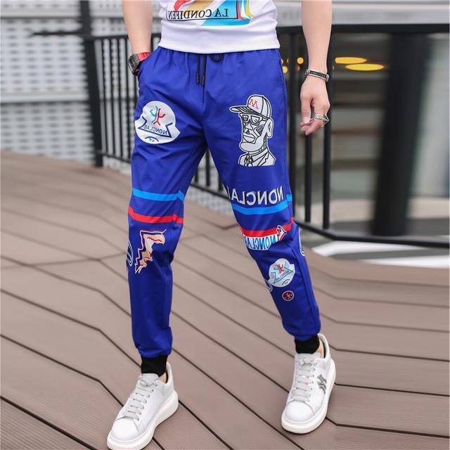 Moncler 蒙口 春夏装新品 品牌上线、客供进口高密度轻薄纤维弹性面料 五金附料都是客供 进口印花机品牌大Logo品质源于细节 非常显档次 裤型属于立体剪裁