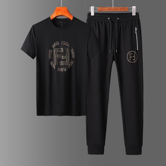 芬迪 Fendi 重磅推荐！ Ss夏季新品 专柜同步 奢华极致奢华图案短袖T恤套装 极为亲肤舒适 摸上去非常的细腻 好的作品不单单体现在面料上，版型上都是高标准