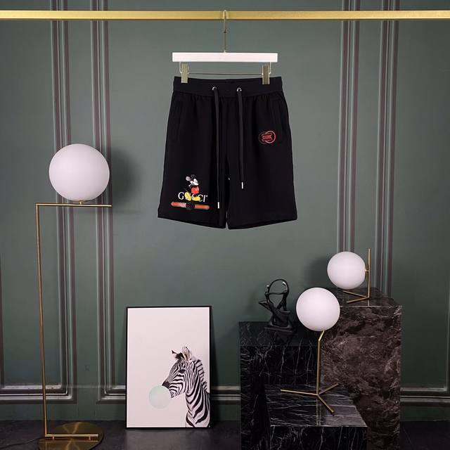 Gu 20 早春 鼠年限定款 米奇老鼠Logo 休闲短裤 原版面料 高密度刺绣数码印花 细节完美 男女同款 黑白2色 码数：Mlxlxxl
