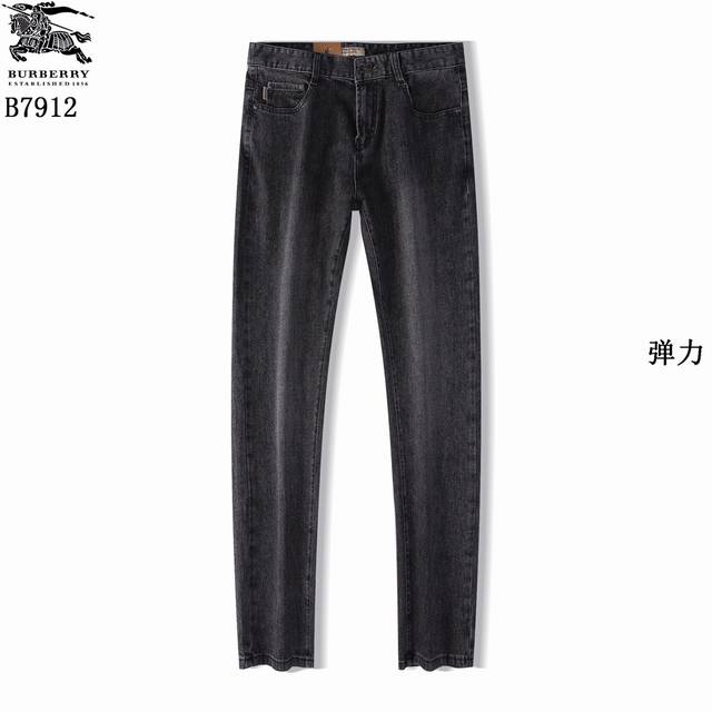 款号B7912 Burberry巴宝莉 夏季专柜深色系列上市，薄料全棉高弹面料，柔软舒适透气，炒盐洗水工艺，让布料所含染料产生化学反应，将对皮肤伤害降到最低，A