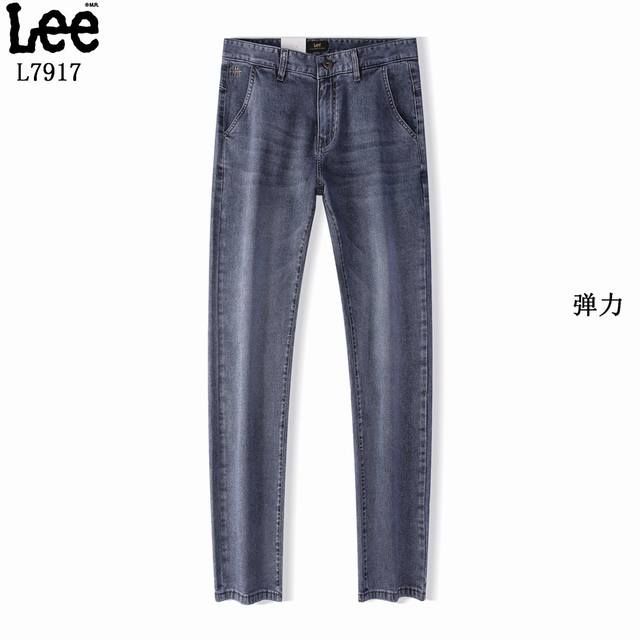 款号L7917 Lee 夏季专柜浅蓝色系列上市，薄料全棉高弹面料，柔软舒适透气，炒盐洗水工艺，让布料所含染料产生化学反应，将对皮肤伤害降到最低，A级电镀技术铸造