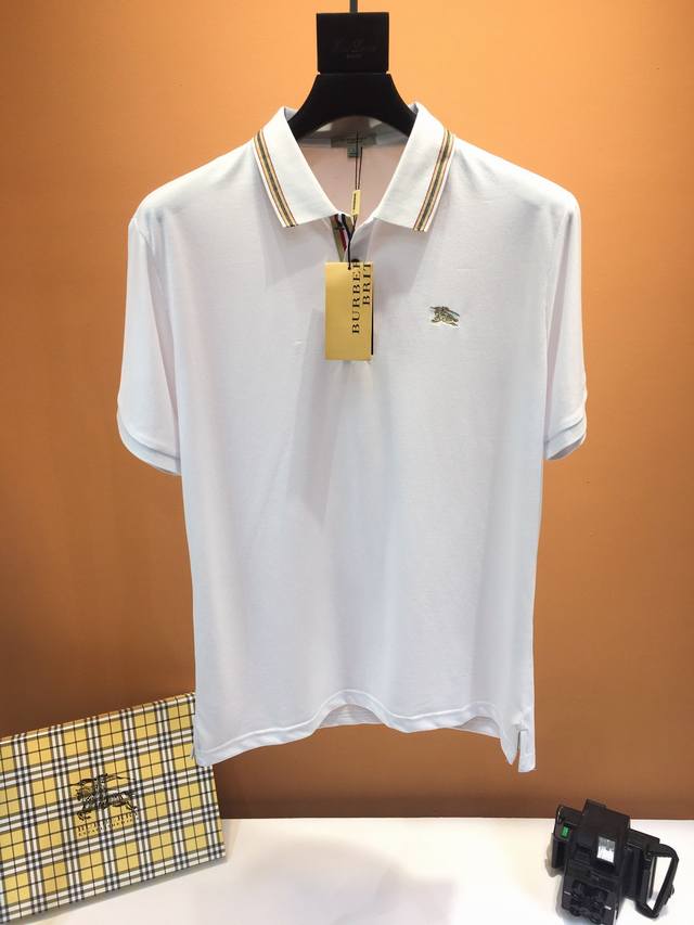 Burberry 巴宝莉， Ss春夏最新品，专柜同步有售，原单狠货，品质堪比专柜正品，进口丝光珠地网眼透气面料，定制原版螺纹，胸前精致手工刺绣Logo，领口肩部