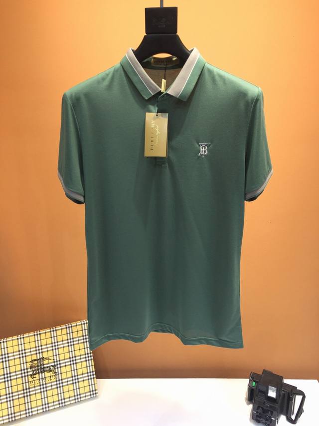 Burberry 巴宝莉， Ss春夏最新品，专柜同步有售，原单狠货，品质堪比专柜正品，进口丝光珠地网眼透气面料，定制原版螺纹，胸前精致手工刺绣Logo，领口肩部