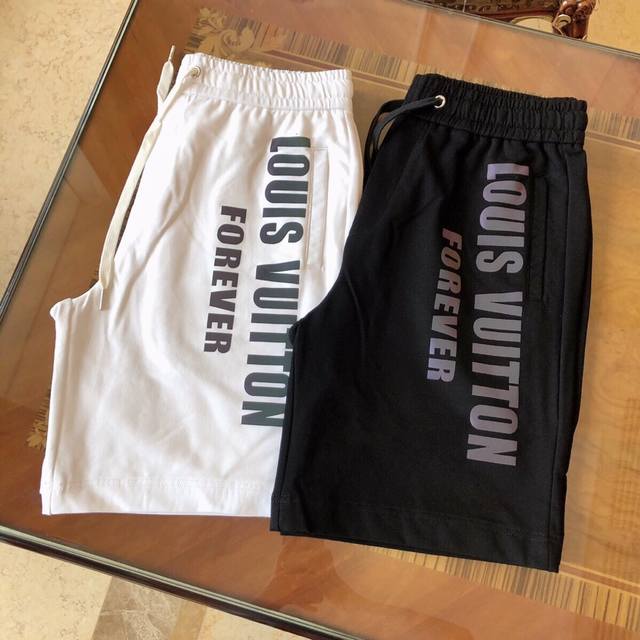 真心推荐！顶级品质！ L 面料：精品双丝光棉！短裤！ 夏季新款！ 实物拍摄顶级好货！简约大气！ 176 高 145斤穿L M-Xxl，最新顶尖官网原单 手感细腻