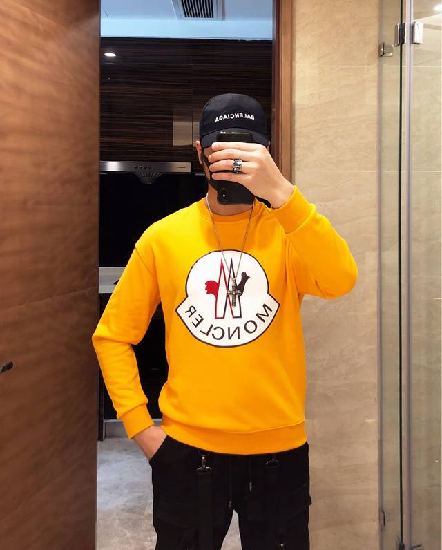 卫衣 Moncler 蒙口 官网同步男士卫衣，非一般货可以比拟，毛圈棉面料，印花字母设计，专柜主推经典款式，绝对爆款推荐，春秋必备 百搭款式！码数：S-3Xl偏