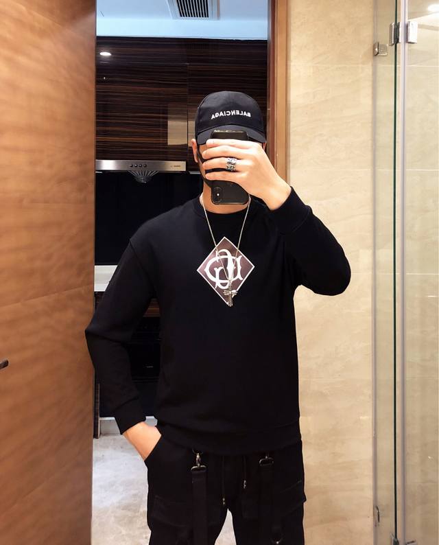 卫衣 Dg杜嘉班纳： 官网同步男士卫衣，非一般货可以比拟，毛圈棉面料，印花字母设计，专柜主推经典款式，绝对爆款推荐，春秋必备 百搭款式！码数：S-3Xl偏大一码