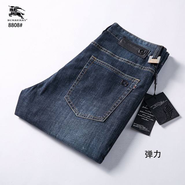 巴宝莉 . Ss 年春季新款 全新品味与价值共享 爆款A牛仔裤 身穿着非常舒适 低调不失奢华 穿出去非常有档次,裤型款式和裁剪亦无需多言 上身精致跃然.真正一等