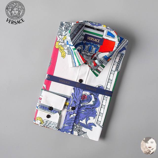 范思哲 年春季新款男士原单长袖衬衫香港洋行货高端级泰国产领尖扣衣领印花超经典的一款单品，极具元素风格化。顶级客供意大利订织府绸面料，肌理纹路非常细腻，光泽度与质