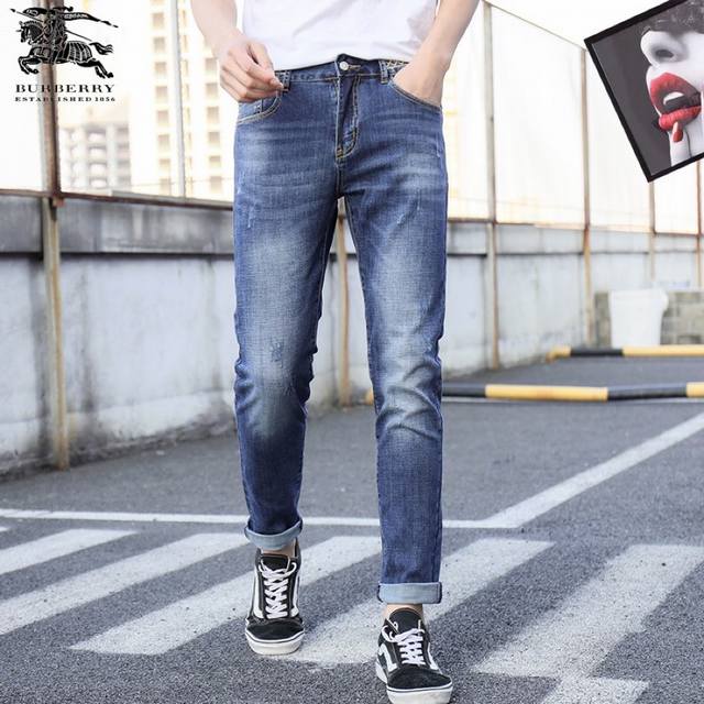 巴宝莉 春季最新潮款、专柜官网同步发售，裤身重工艺万针刺绣图案。定制牛仔洗水工艺！原版五金、面料、辅料全部一比一开模定制！原厂五金、立体剪裁！高版本！尺码: 2