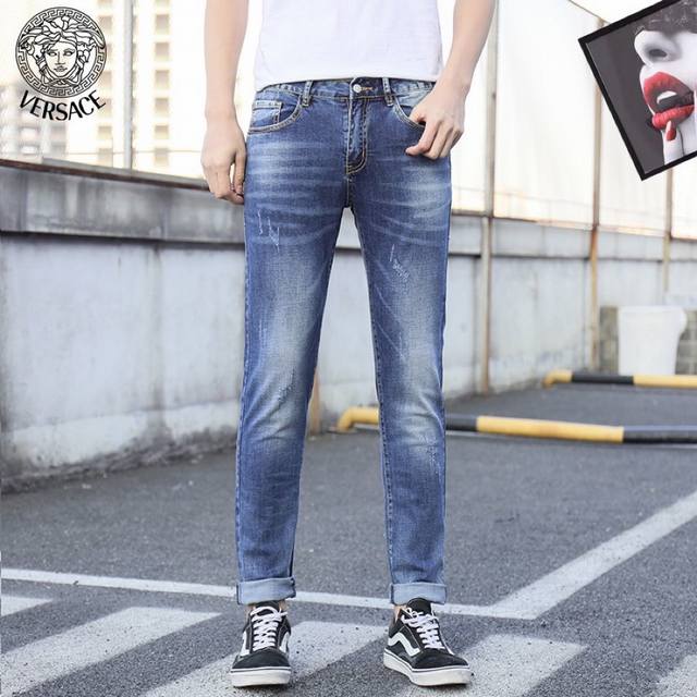 范思哲 春季最新潮款、专柜官网同步发售，裤身重工艺万针刺绣图案。定制牛仔洗水工艺！原版五金、面料、辅料全部一比一开模定制！原厂五金、立体剪裁！高版本！尺码: 2