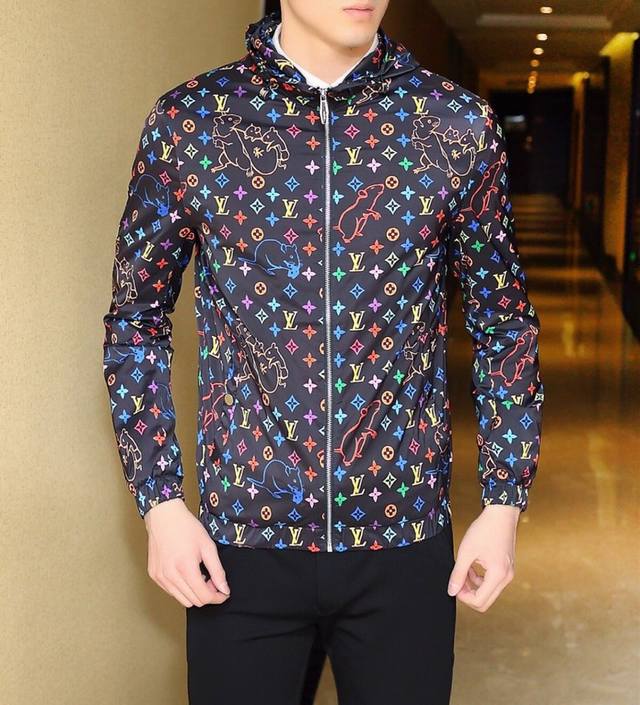 Louis ＶUitton 路易威登 英国春季新款高级时装薄款休闲夹克、专柜同款支持验货简约时尚，从容百搭，舒适保暖采用进口上等面料极致顺滑触感细腻不易起皱奢华