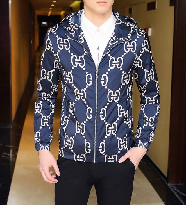 Gucci 古驰 意大利春装新款高级时装休闲夹克，专柜同款支持验货简约时尚，从容百搭，大气优雅采用进口上等面料极致顺滑触感细腻不易起皱奢华高贵挺括有型锁针、高密