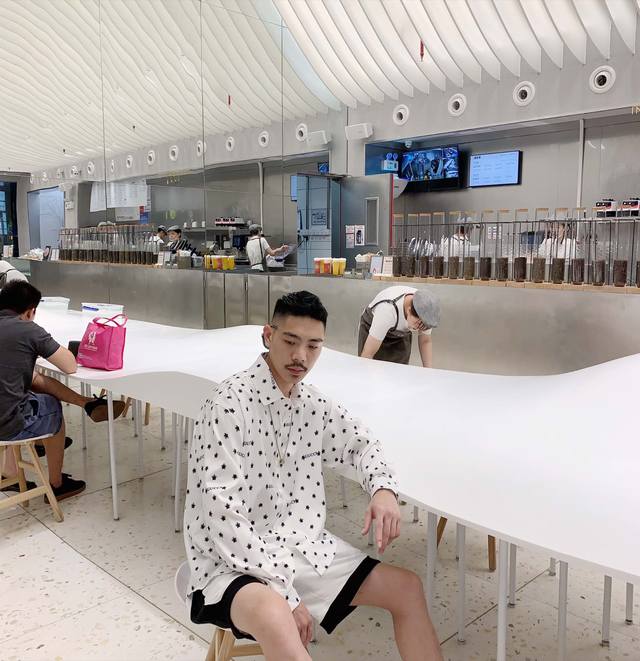 Gu 早秋新款 字母Logo 长袖衬衫 定制面料 数码印花工艺 上身超好看的一款 Mlxlxxl4码