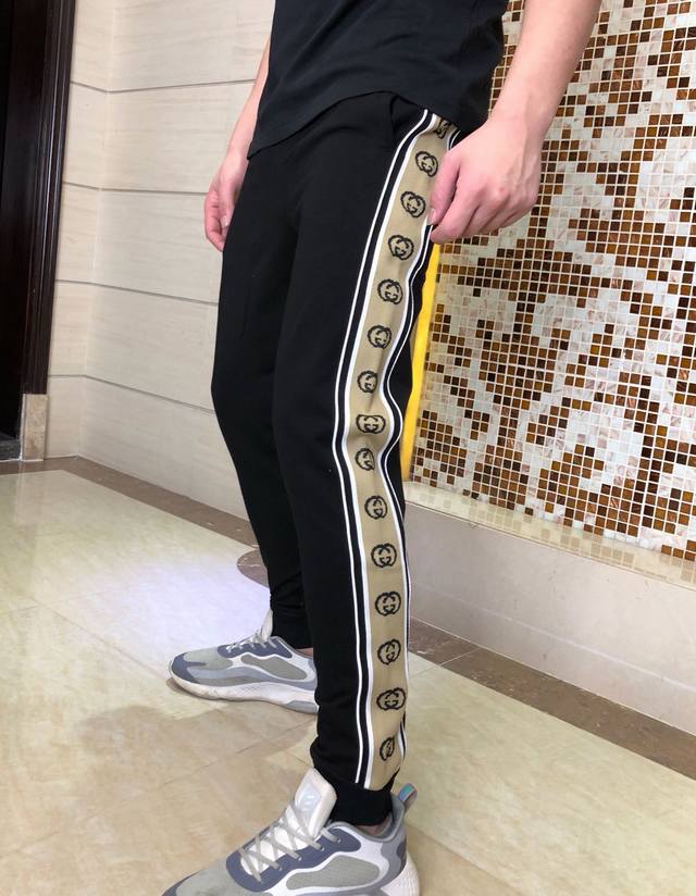 Cuc20春夏欧洲专柜休闲裤，打造帅气型男，专柜订制原版五金辅料，欧范十足，进口定织高密度面料，裤子的车线都是精细做工 码数M-3Xl