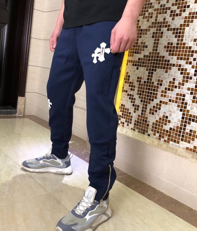 Ch20春夏欧洲专柜休闲裤，打造帅气型男，专柜订制原版五金辅料，欧范十足，进口定织高密度面料，裤子的车线都是精细做工 码数M-5Xl