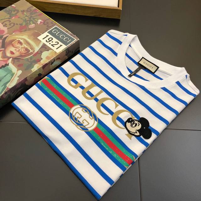 Gucci & 迪士尼合作米奇老鼠 # 年限定印花短袖T恤男女同款 什么是时尚？什么是可爱？鼠年必须拥有它！今天给大家带来的这款Guccix Dsn 早春新款兜