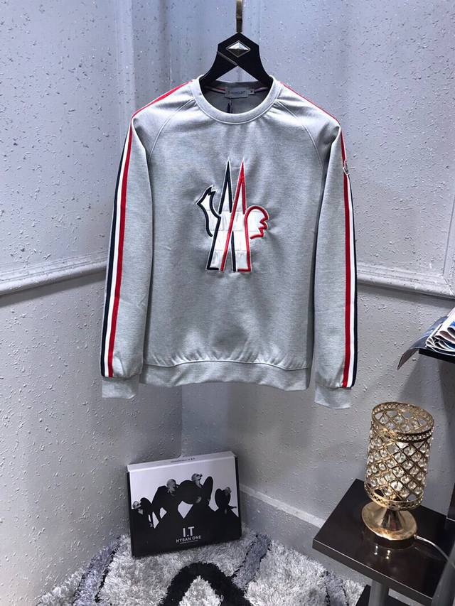 蒙口 M*Oncler Ss秋米兰走秀款休闲卫衣贸易公司走私单限量款 原厂客供高密度精棉 手感柔顺 色泽鲜润 且不起球 不变形 透气舒适 侧面织带 精致Logo