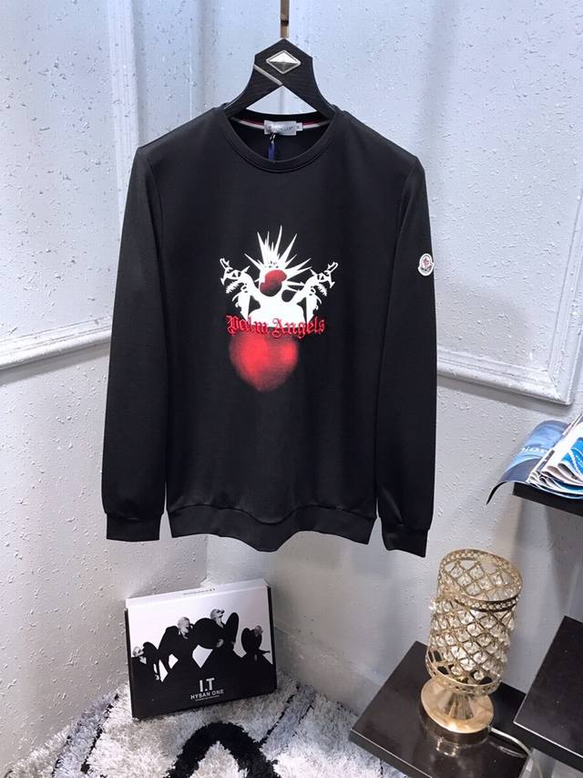 蒙口 Moncl*R 棕桐天使 秋冬最新合作款上市海外专柜，潮牌卫衣款，外贸公司订单，没有复杂的工艺，时尚数码压胶配饰，任意搭配，专柜在售，进口120支纯棉面料