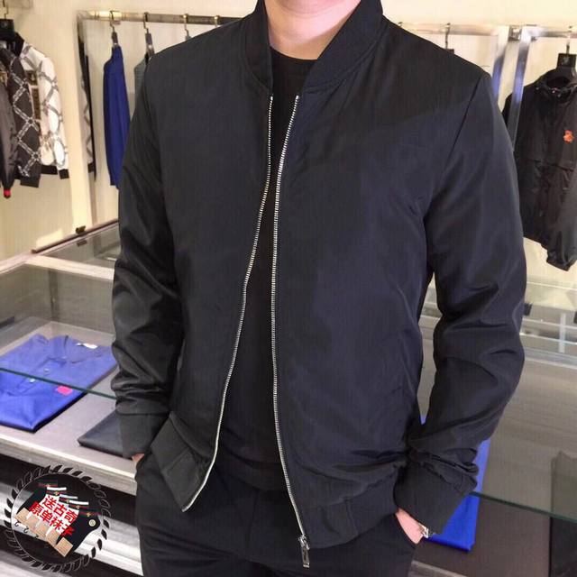 Kenzo 春季新款专柜原单夹克 高标准定制 上身非常有型 经典百搭 客供五金 每个拉链头都有独特Logo 冬季任何时装都可以搭配　真正的顶级原单 版型超级好