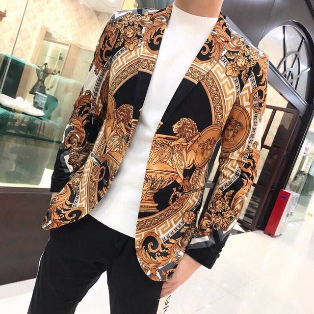 Versace 范思哲 冬季最新款提花西装外套，原版1-1复刻、车线工整细致做工无可否认，整体提花图案设计、精选优质植绒面料、上身效果超帅轻松驾驭，型男必备、超