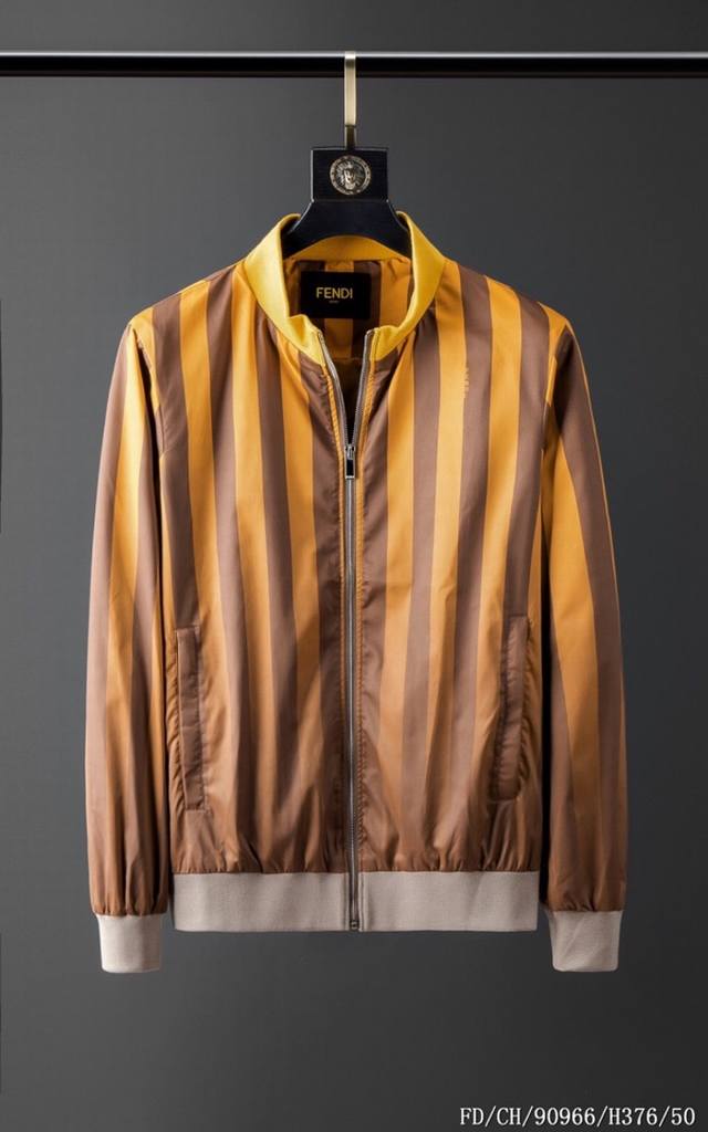 春款 芬弟 H376 Fe*Di 跌入霓虹色彩 闪耀璀璨 家族精髓强势登场 米兰走秀时我们就已经下手了 要的就是快 品质保证最好 真正原单高级成衣系列 聚酯纤维