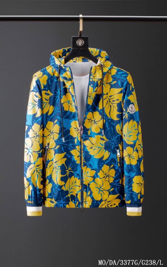 春款萌口 G238 Mon*Cler 精彩绝伦花吧盛宴 高级定制 欧洲最新贸易公司订单 高级成衣出口系列 外套我们卖了好多件了 但是这一件特别让我留恋 从业十余