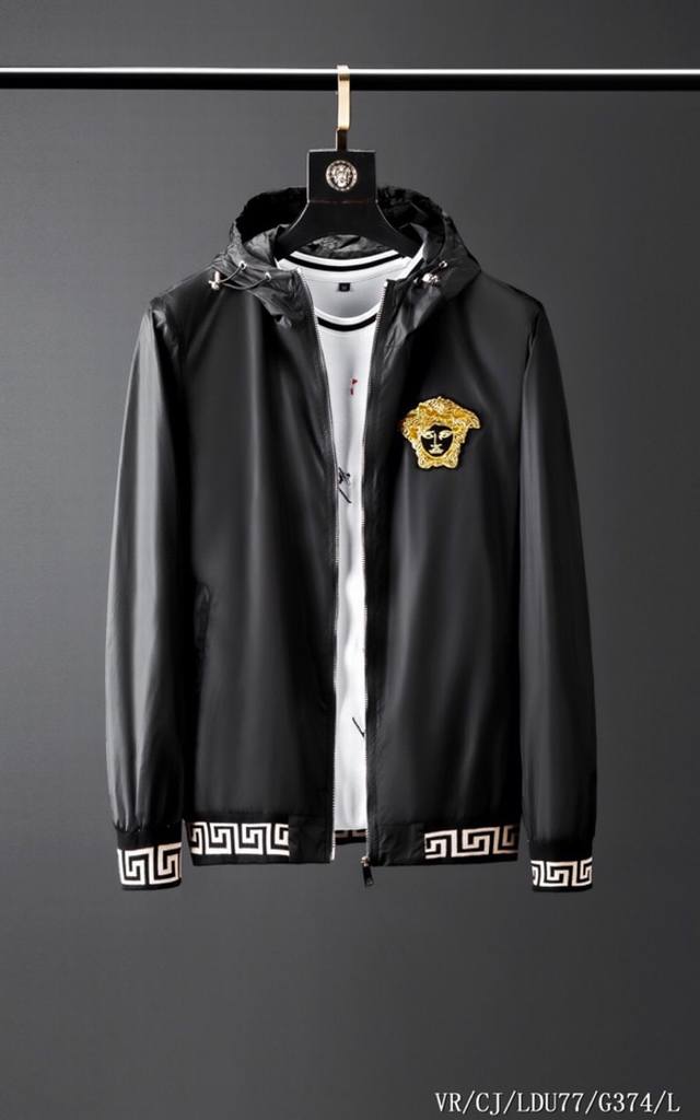 春款范*哲 G374 Versa*E 高级定制 意大利国宝级奢侈品 代表着一个品牌名族的特性 米兰T台走秀时我们就已经看上它了 皇室贵族金边 美而高档不凡的顶级