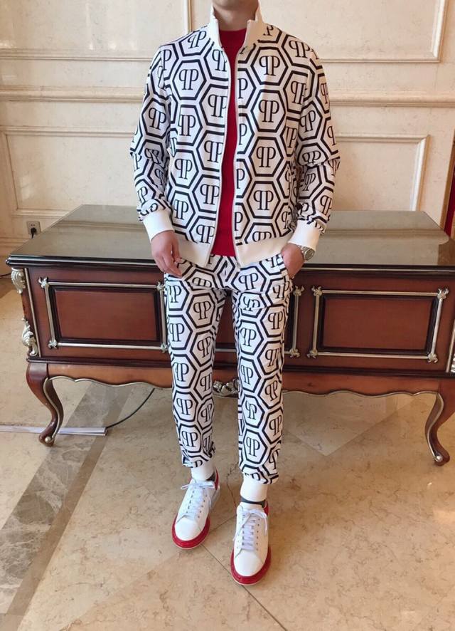 现货支持一件代发 pp.套装 春款季新款 真心推荐！顶级品质！ 完美复刻！欢迎对比专柜细节！认准市场最高版本！面料柔软透气！很强的质感！ 实物拍摄顶级好货！简约