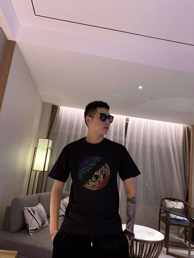 瓦莎 春夏新款到货品牌设计图案 刺绣重工艺 黑白色 高端品质 双股丝光棉面料 M~3Xl