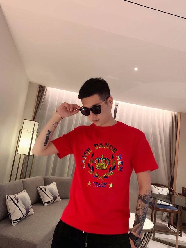 Dg 春夏新款到货品牌设计图案 刺绣重工艺 黑白红黄兰色 高端品质 双股丝光棉面料 M~3Xl