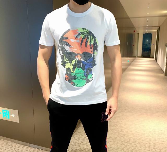 新款短袖 进口优质丝光棉面料，爽滑透气，版型修身，顶级奥钻印压 骷髅头 款式新颖。爆款爆款 ： M～Xxxl