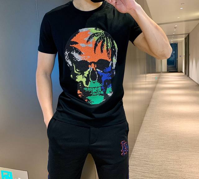 春季新款短袖 进口优质丝光棉面料，爽滑透气，版型修身，顶级仿奥钻印压 骷髅头，款式新颖。爆款爆款 ： M～Xxxl