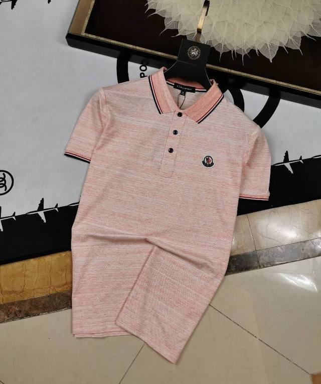 蒙口 夏季新款！重工艺打造！顶级双丝光面料短袖 实物拍摄简约大气！官网原单，独有的线条设计、手感细腻柔软 珍贵面料更加舒适，光滑，透气 。大牌风范 奢华大气 进