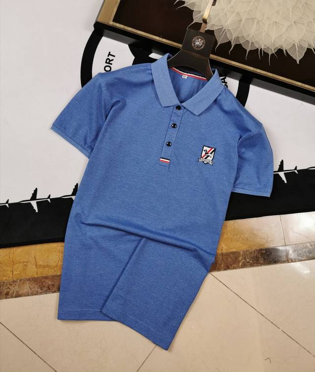 Tb 夏季新款！重工艺打造！顶级双丝光面料短袖 实物拍摄简约大气！官网原单，独有的线条设计、手感细腻柔软 珍贵面料更加舒适，光滑，透气 。大牌风范 奢华大气 进