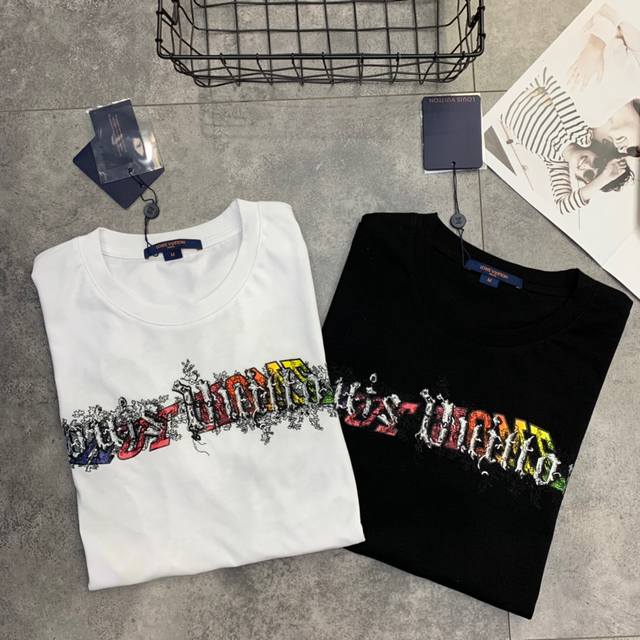 Louis Vuitton L-V路易19早春短袖T-Shirt Virgil 光油渐变色印花 后背小人全部发泡印花，费工费时就是力求打造完美，Logo短袖 细