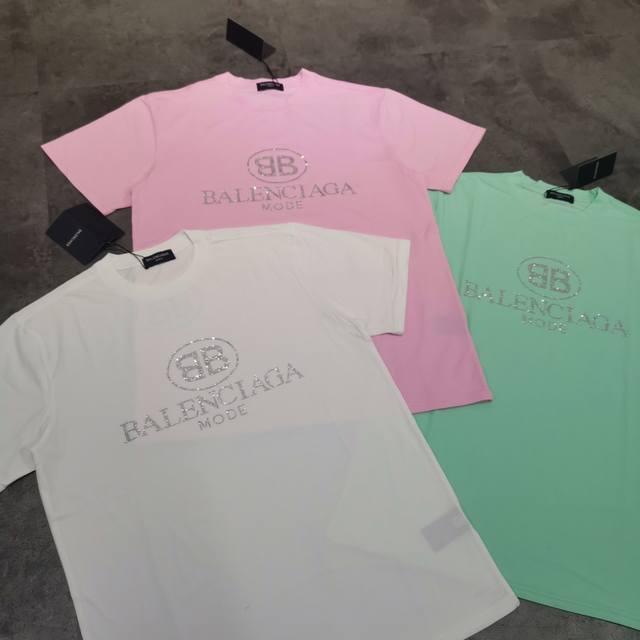 Balenciaga 巴黎世家新款重工前后烫钻双B短袖T恤 ，水钻Bling Bling 超闪 三色独家的新色，百分百舒适棉上身超舒服！码数 M L M胸围10
