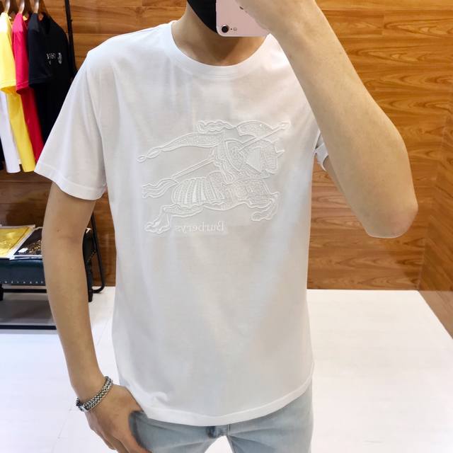 Burbe** 巴宝*利 春夏最新款男士短袖T恤 官网同步 高端品质 简洁时尚定制欧洲进口双丝光棉面料 手感柔软细腻 穿着亲肤舒适 胸前立体刺绣战马Logo图案