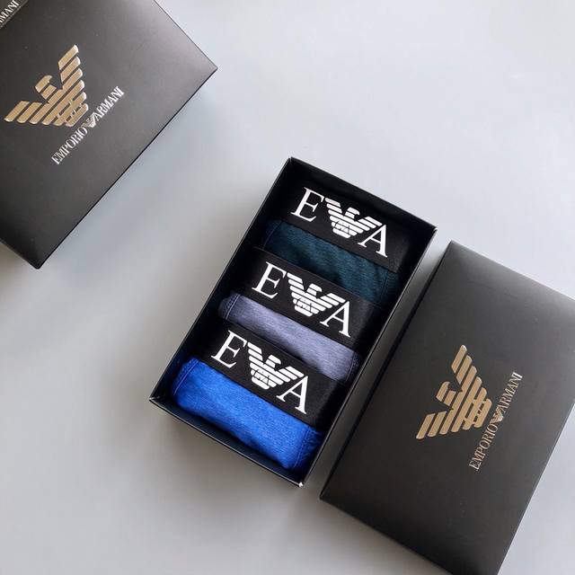 经典款！Armani 阿玛尼 经典Ea7 外贸原单 轻薄透设计，采用进口轻薄冰丝 轻薄透气丝滑 无痕裁剪 穿着无束缚感 触感柔软亲肤，细柔透气，线条流畅，亲肤舒