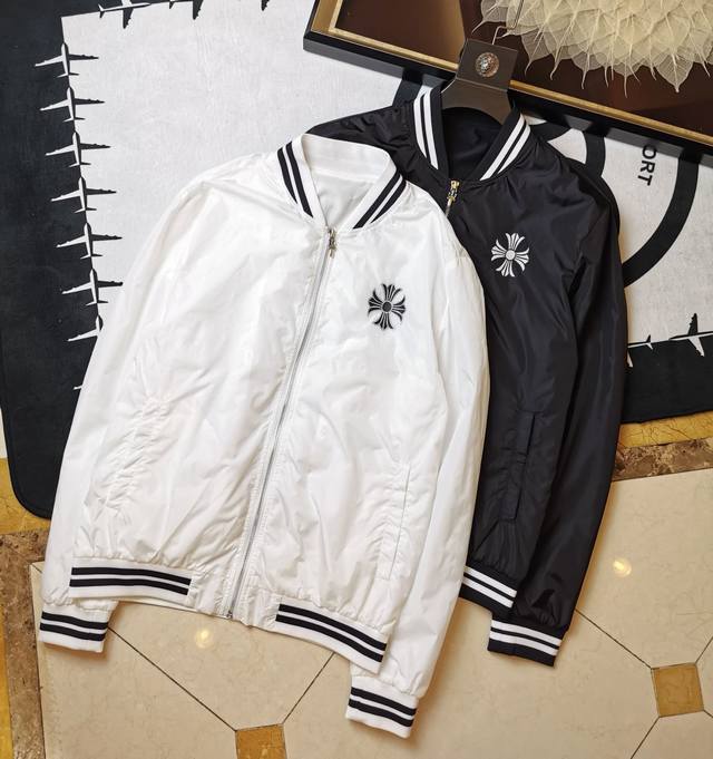 早春系列 男士风衣夹克 时尚奢华单品设计，防风记忆免烫抗皱聚酯纤维面料 搭配高清烧花工艺 更加时尚有感觉 高标准定制 上身非常有型，客供辅料，任何时装都可以搭配