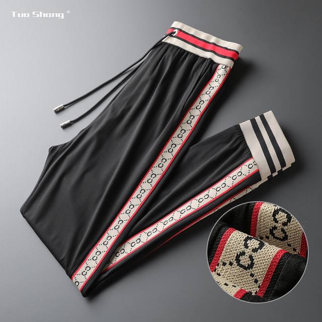 Gucci古驰 春夏专柜实拍顶级 轻奢夹克男全球顶级男装，简约时尚，从容百搭，大气优雅极度舒适体验极品丝光棉中最高端面料色泽鲜艳极致顺滑触感细腻不易起皱奢华高贵