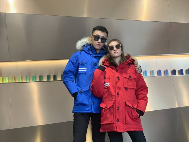 Canada Gooes 周年款 : 天蓝色 男女款 高端级:610貉毛 740狼毛 工厂p直供:供应全球代购.微商.实体.天猫.高端档口以及工作室合作，可免费