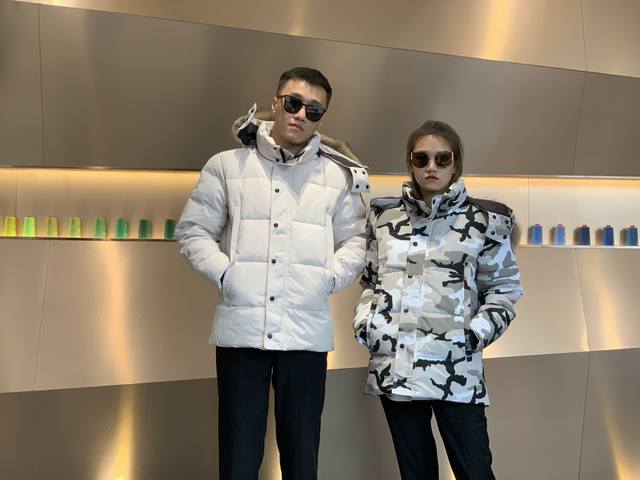 Canada Gooes 29款 : 白迷彩 男女款 中端级: 貉毛 650狼毛 工厂p直供:供应全球代购.微商.实体.天猫.高端档口以及工作室合作，可免费代发